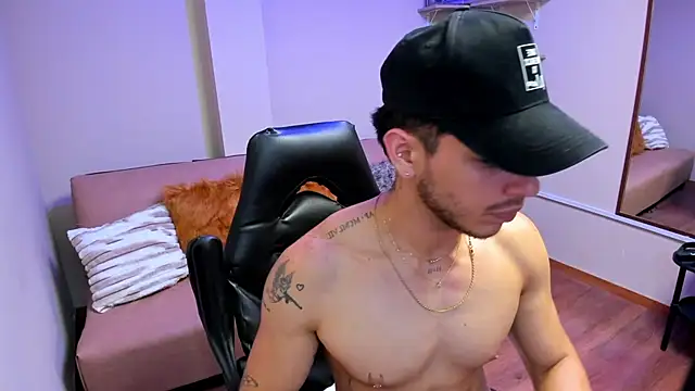 _Juan023_ live cam on StripChat