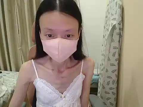Lil-Cherry live cam on StripChat