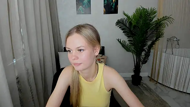 MidnighteAura live cam on StripChat