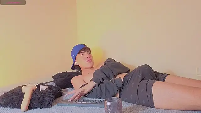 max_femboy webcam