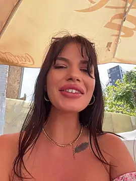 RaniaSnow live cam on StripChat