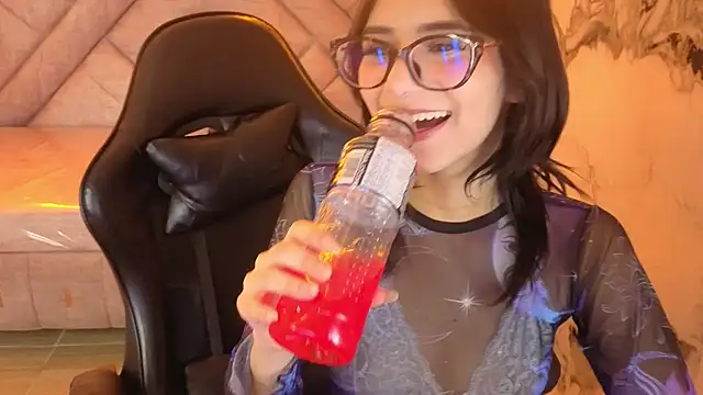 Victorycat_v live cam on StripChat