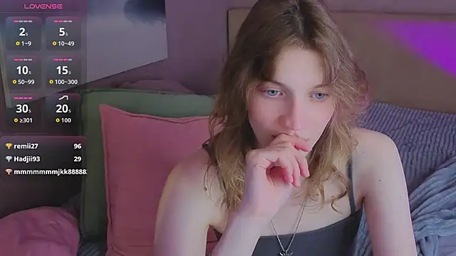 Emily_Cartex live cam on StripChat