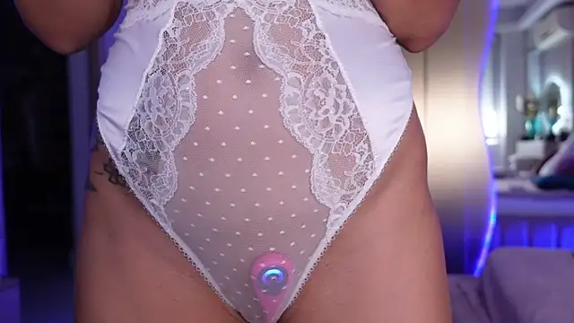 JullyBlair webcam