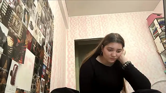 JanineThielman live cam on StripChat