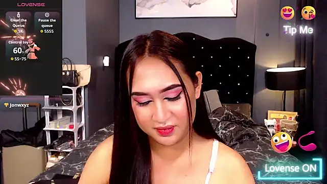 HOTTESTCANDYTS live cam on StripChat