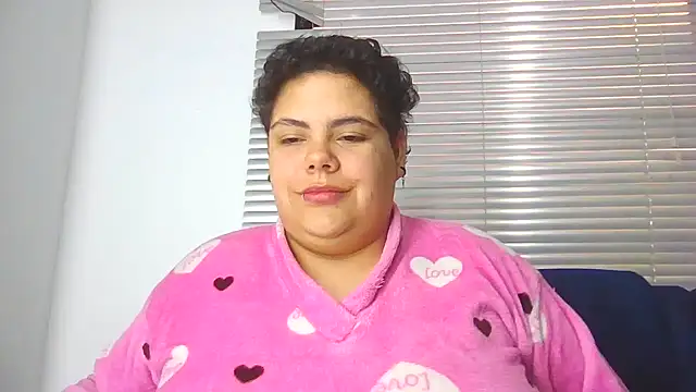 Hailey_Curvy webcam