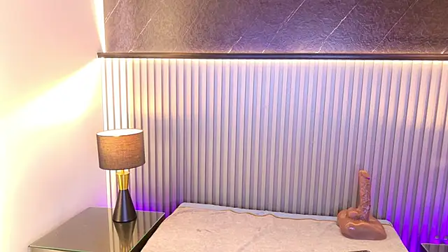 annie_hawk webcam