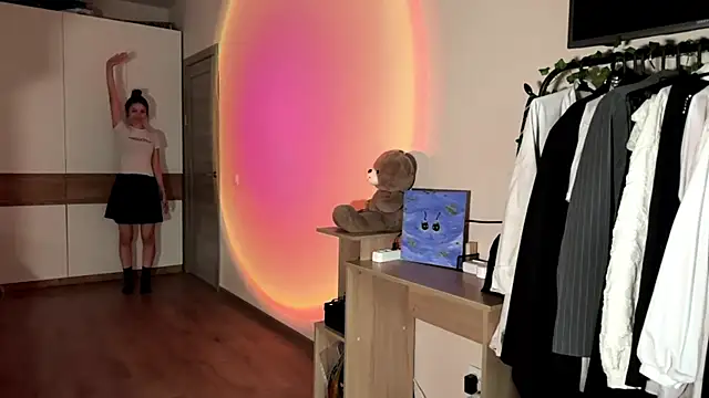 KikiBloomy webcam