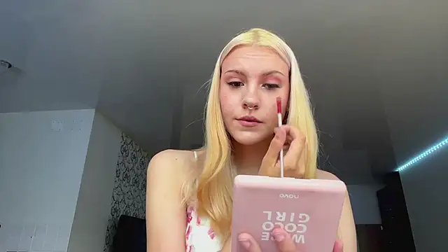 LanaLivee webcam