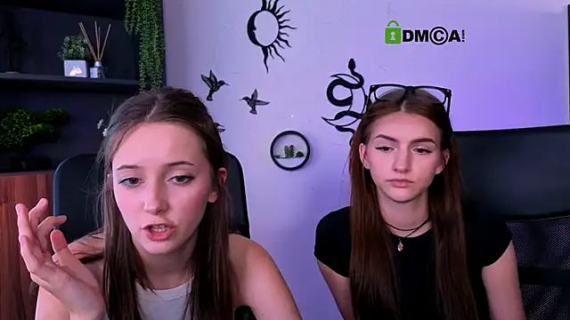chloe_ley webcam