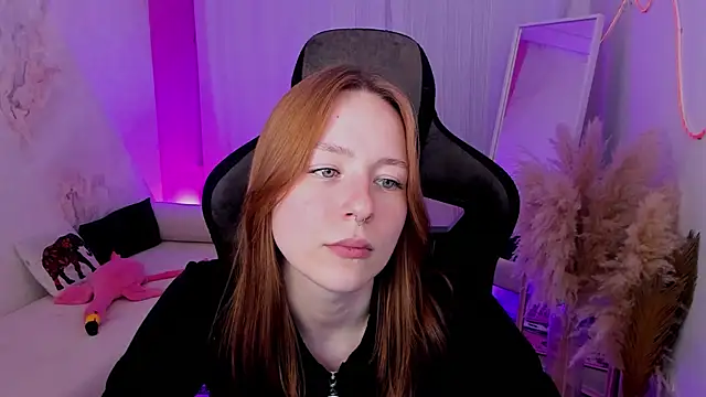 DamnWitchh webcam