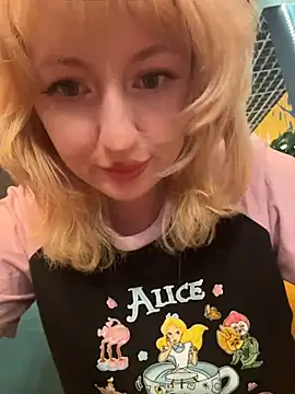 RonnieKiss live cam on StripChat