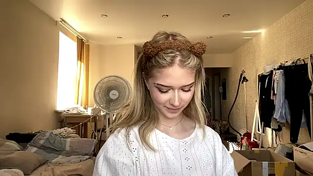 fuzzyspark live cam on StripChat