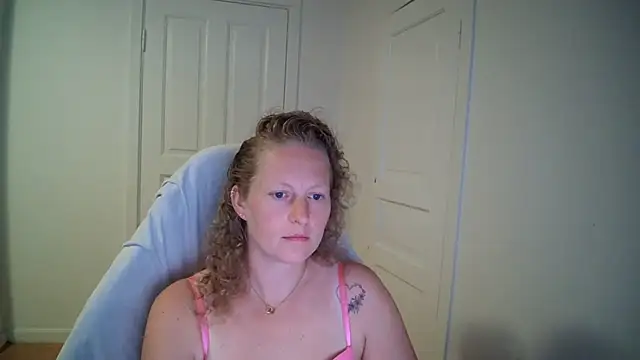 Girlnina-1995 live cam on StripChat