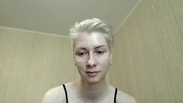 BlondieOnline_ webcam