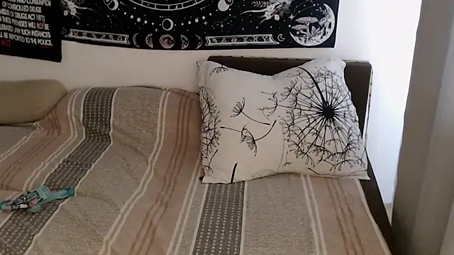 AlienforTwenty webcam