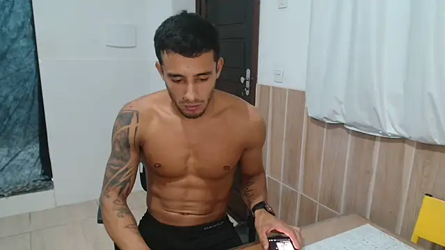 LatinLeone webcam