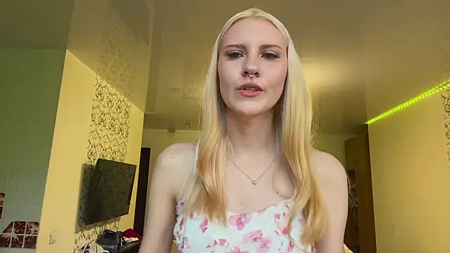 LanaLivee webcam