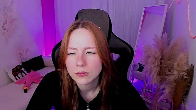 DamnWitchh webcam