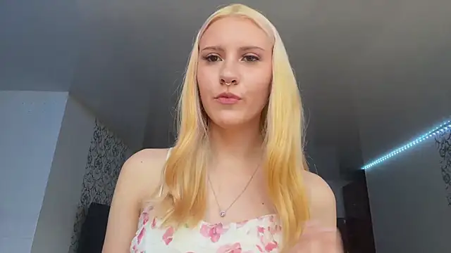 LanaLivee webcam