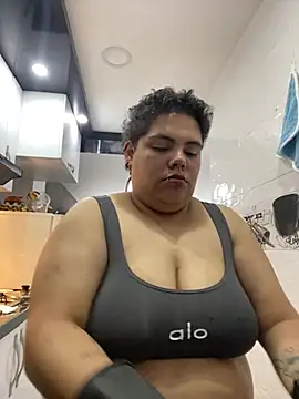 Hailey_Curvy