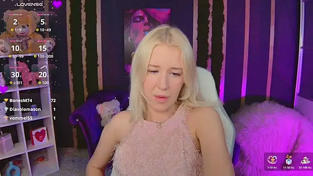 Selenatrend live cam on StripChat