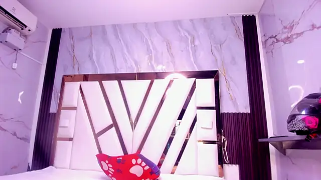 ebony_valentina live cam on StripChat