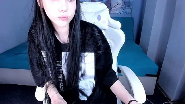 SugarBunny18 live cam on StripChat