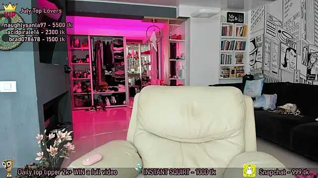 AmySuperHeroes webcam