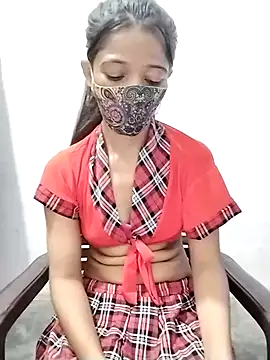 Cute-Naavya live cam on StripChat