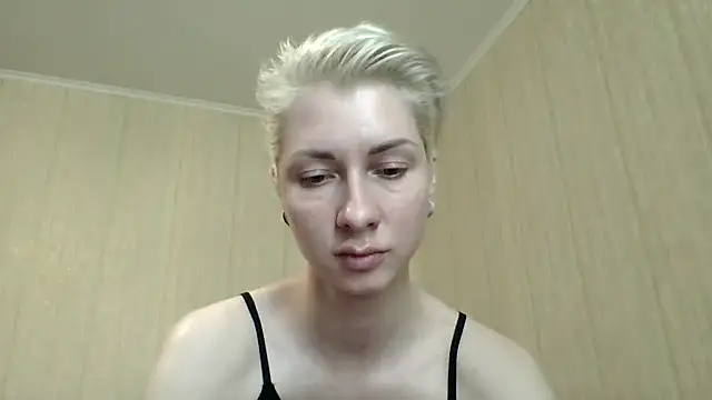 BlondieOnline_ webcam