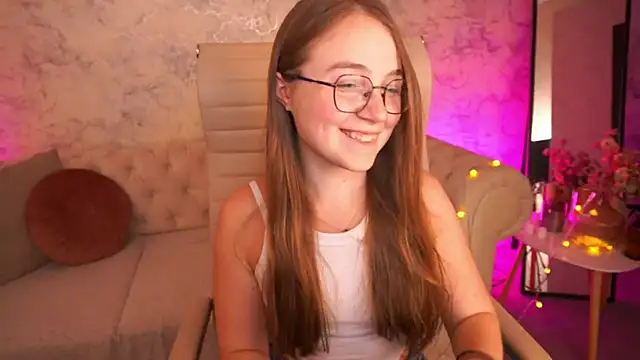 ArrinaWairr live cam on StripChat