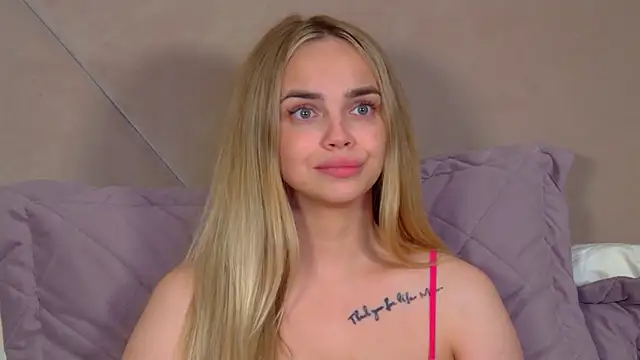 AnitaVenture live cam on StripChat