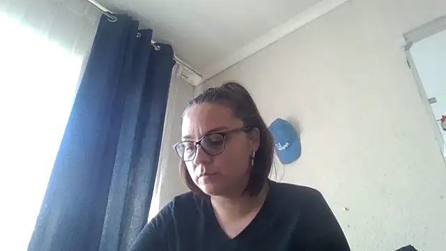 lilMissMarli live cam on StripChat