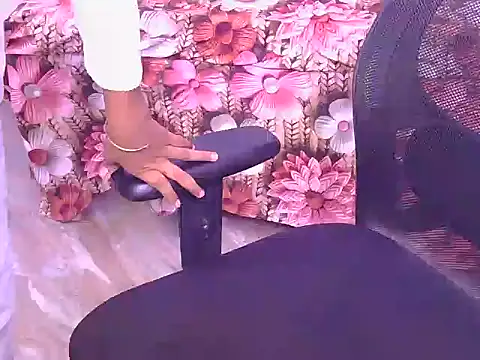 Hey-kashvi live cam on StripChat
