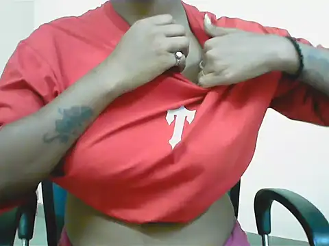 LovingPihu live cam on StripChat