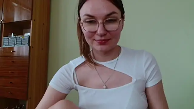 LooveELLYx live cam on StripChat