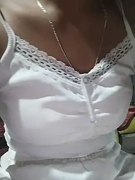 gugu0022 live cam on StripChat