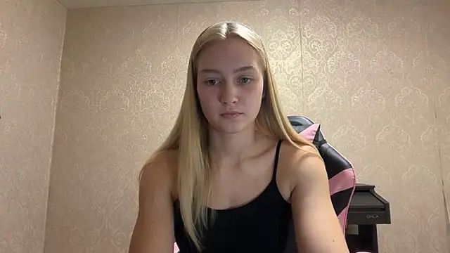blondegirl2026 live cam on StripChat