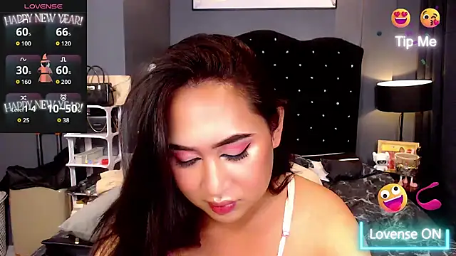 HOTTESTCANDYTS live cam on StripChat