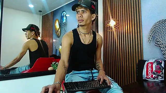 Skinny_cute_Alyer live cam on StripChat