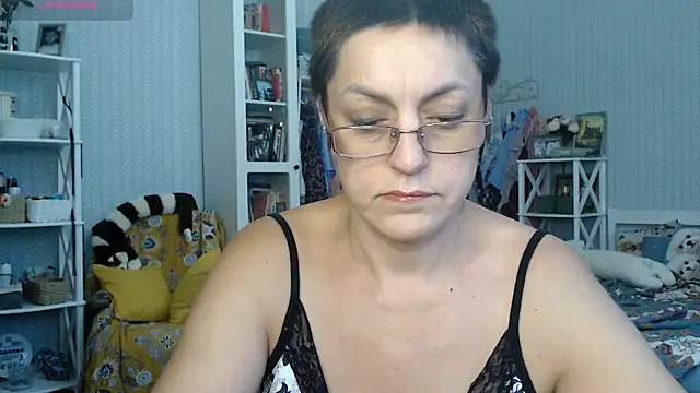 BloomingAllure live cam on StripChat