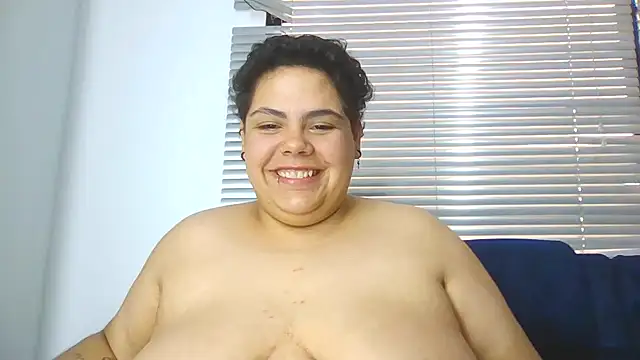 Hailey_Curvy live cam on StripChat
