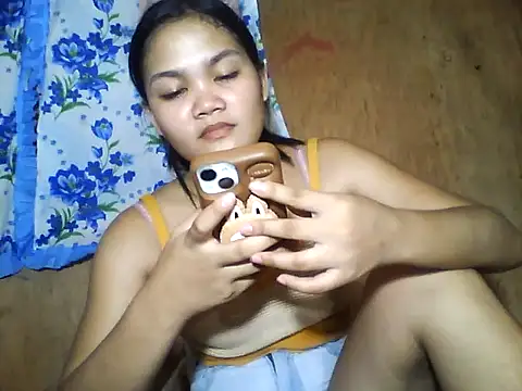 PinaySkinnyJust18 live cam on StripChat