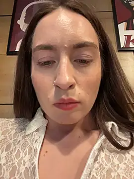 holly_play (F young) - moan naughty next to people