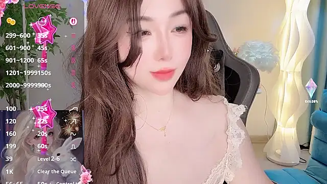 Liz-nn live cam on StripChat