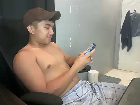 pinoyAdrianneXXX live cam on StripChat