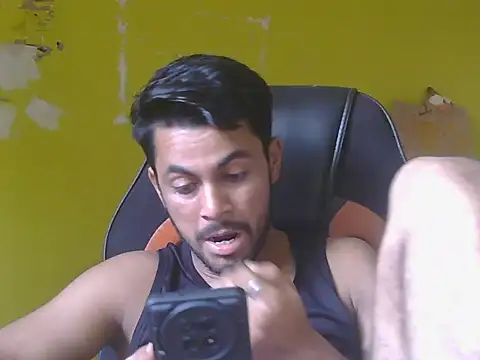 Stubborndesiboy live cam on StripChat