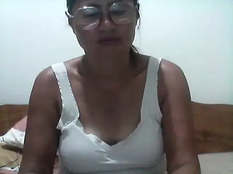 nathalie0045 live cam on StripChat